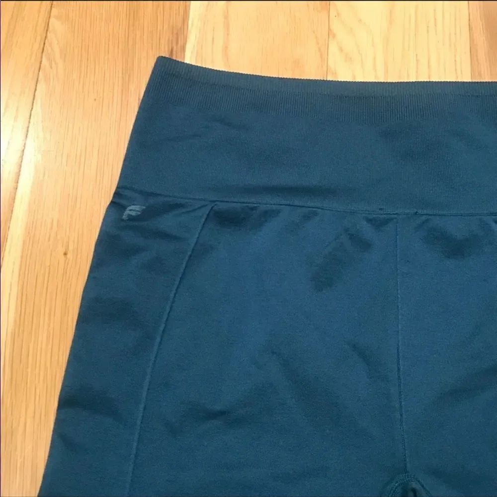 ✨HP✨Sync High-Waisted Perforated 7/8✨ - Picture 5 of 9